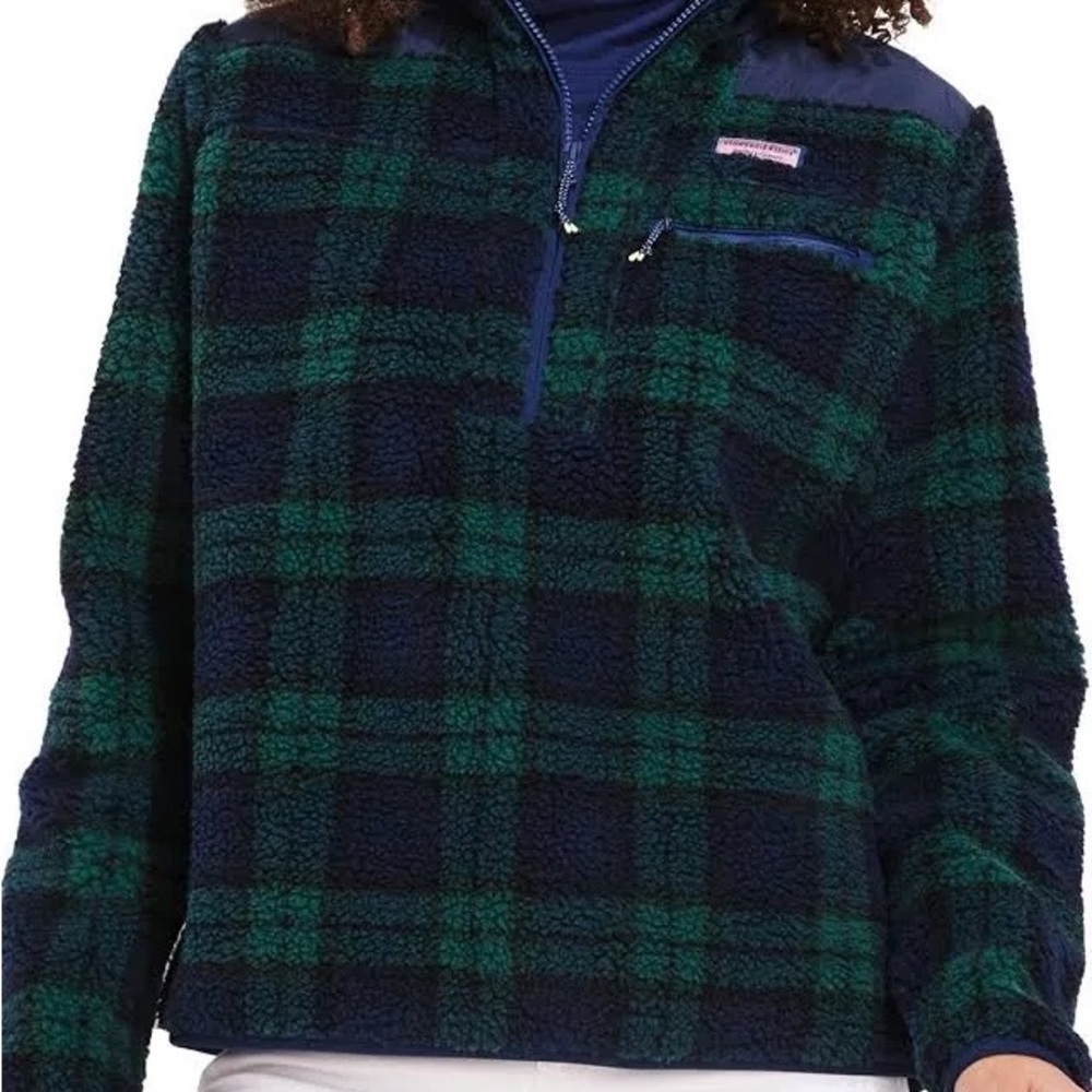 Brand New Women’s Vineyard Vines blackwatch fleece.